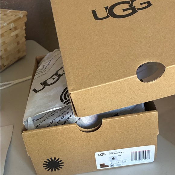 UGG Boots Mini Bailey Bow ll - Picture 12 of 14
